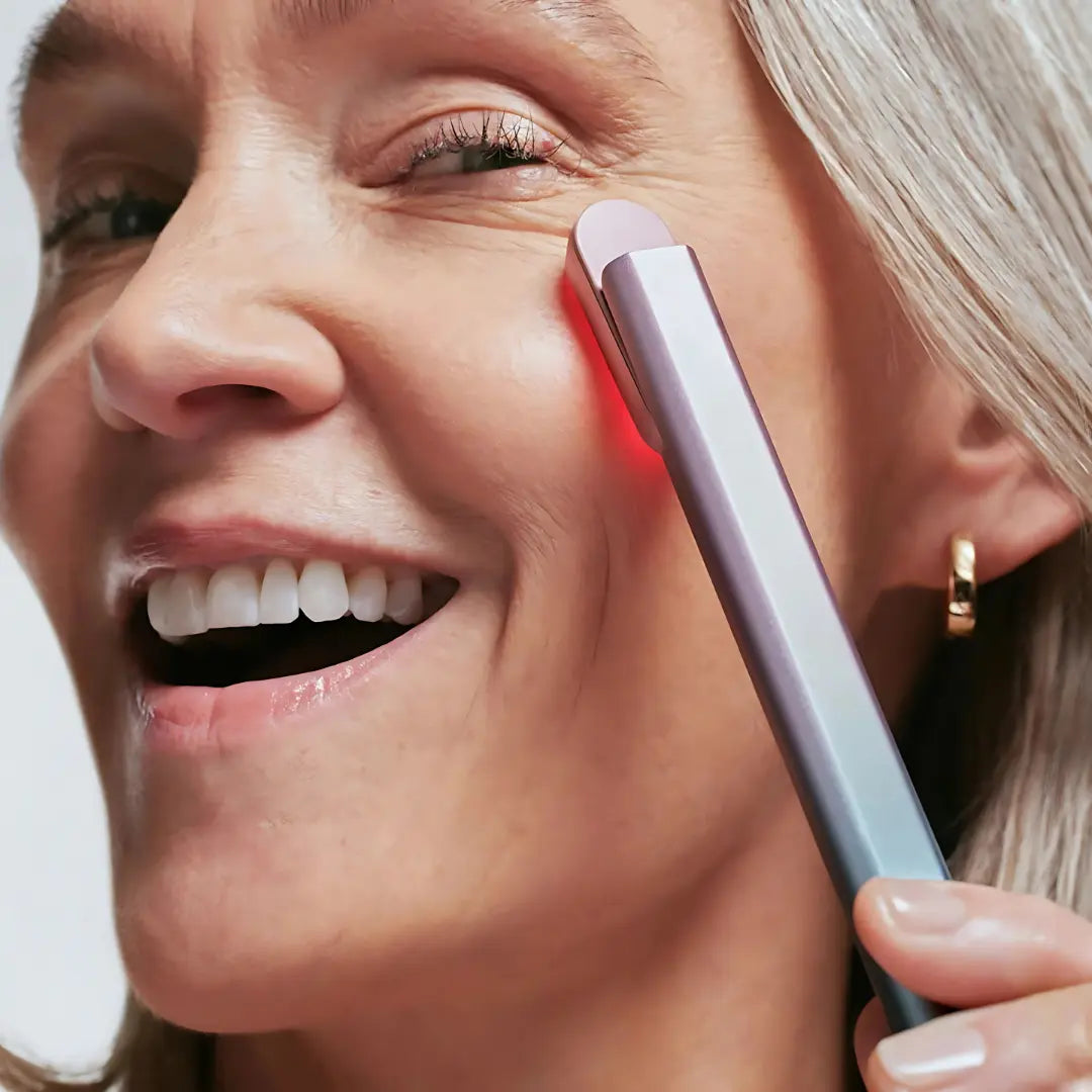 HautZauber™: Jüngere Haut in Wochen – 4-in-1 Anti-Aging Zauberstab - Emilia Kollektiv