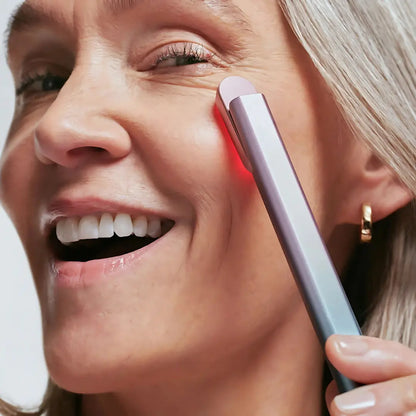 HautZauber™: Jüngere Haut in Wochen – 4-in-1 Anti-Aging Zauberstab - Emilia Kollektiv